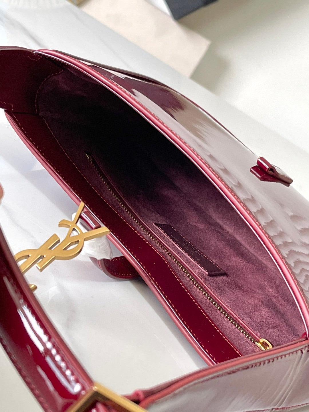 Saint Laurent Le 5 à 7 Shoulder Bag – Patent Leather
