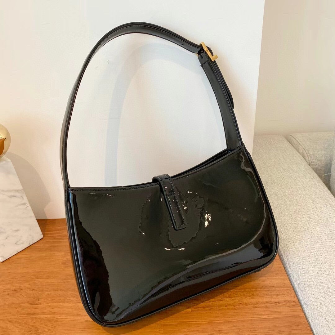 Saint Laurent Le 5 à 7 Shoulder Bag – Patent Leather