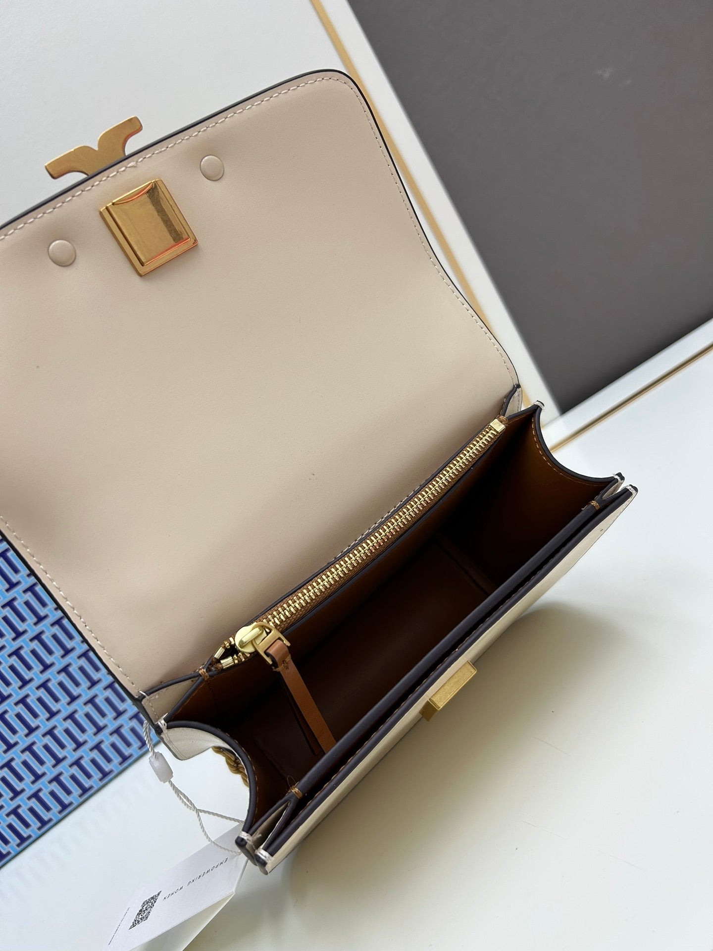 Tory Burch Eleanor Small Shoulder Bag – Smooth Leather