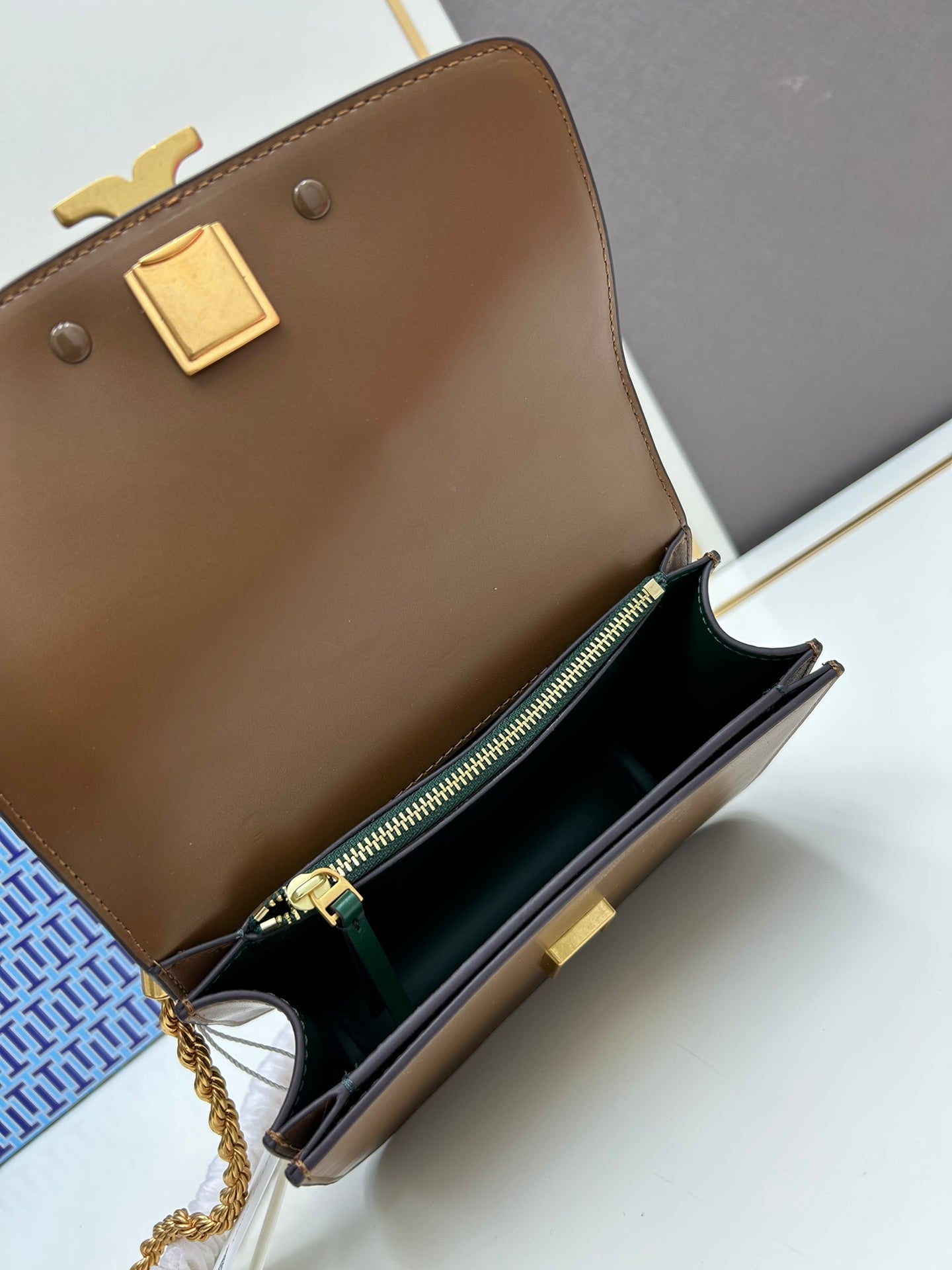 Tory Burch Eleanor Small Shoulder Bag – Smooth Leather