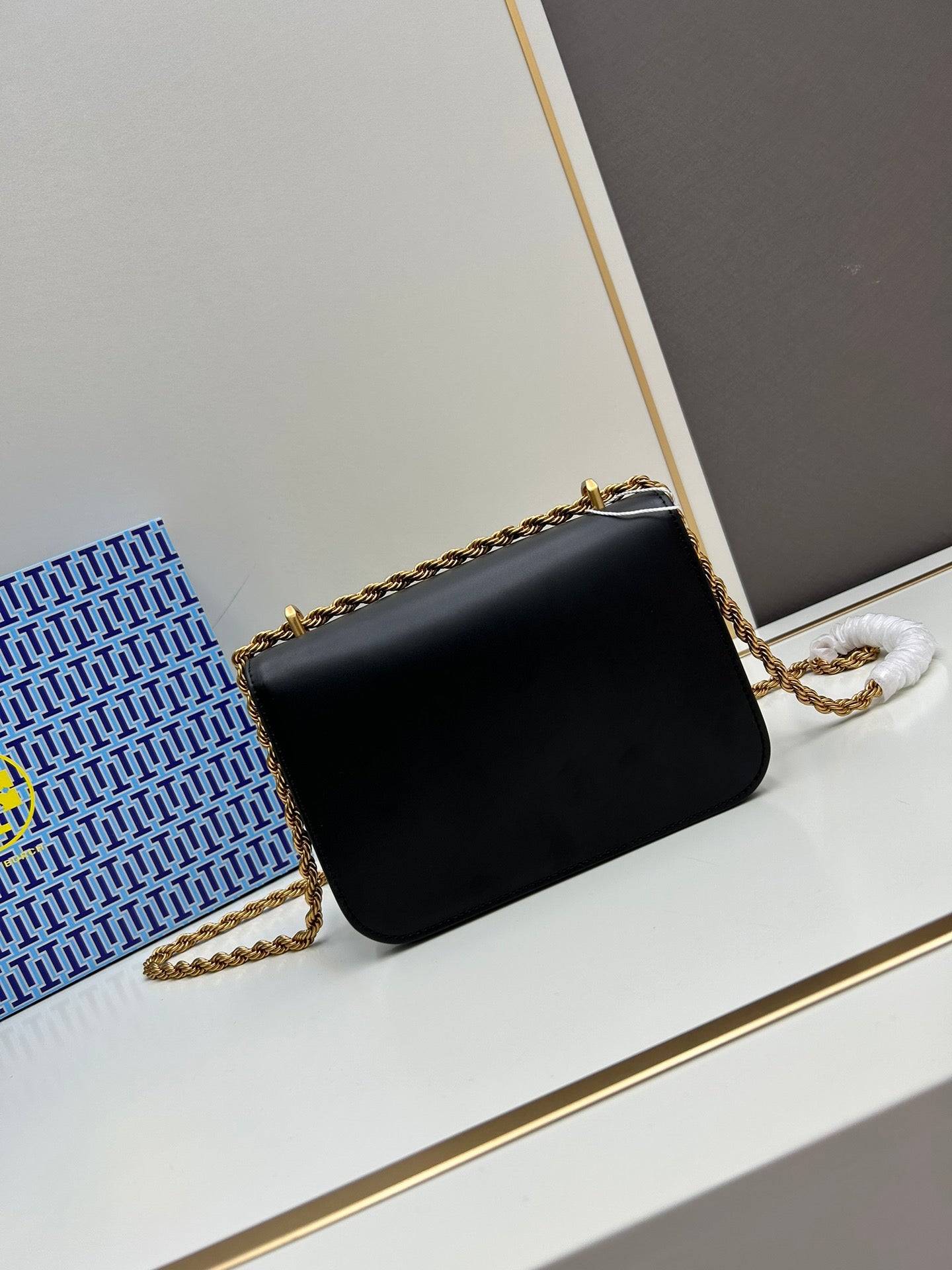 Tory Burch Eleanor Small Shoulder Bag – Smooth Leather