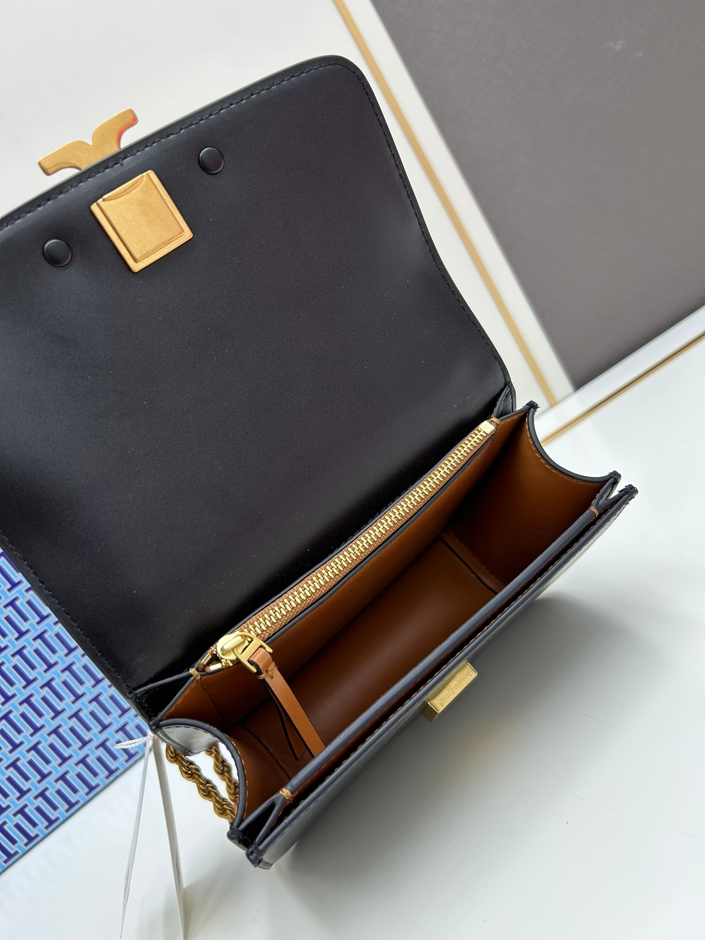 Tory Burch Eleanor Small Shoulder Bag – Smooth Leather