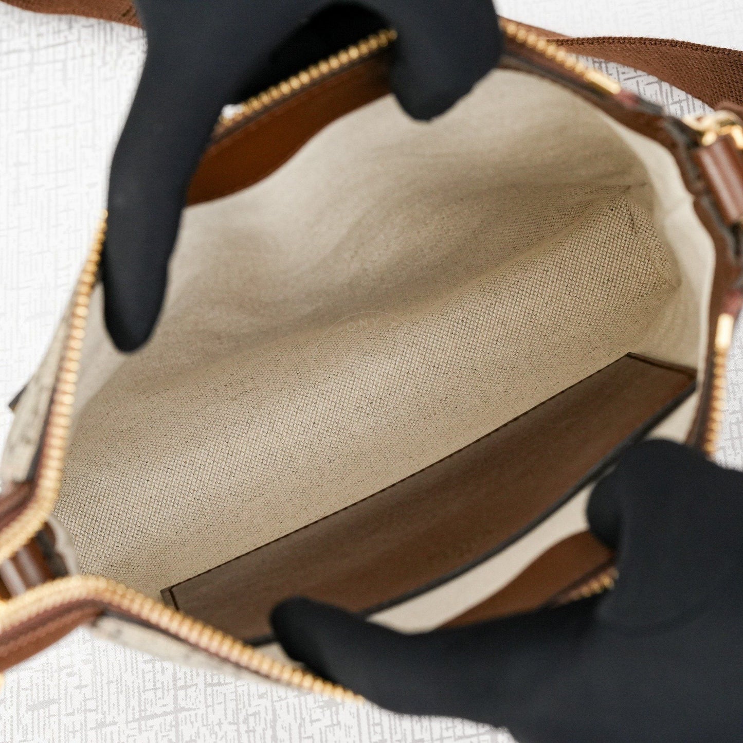 Gucci GG Supreme Flat Crossbody Messenger Bag – Beige/Ebony Canvas & Brown Leather Trim